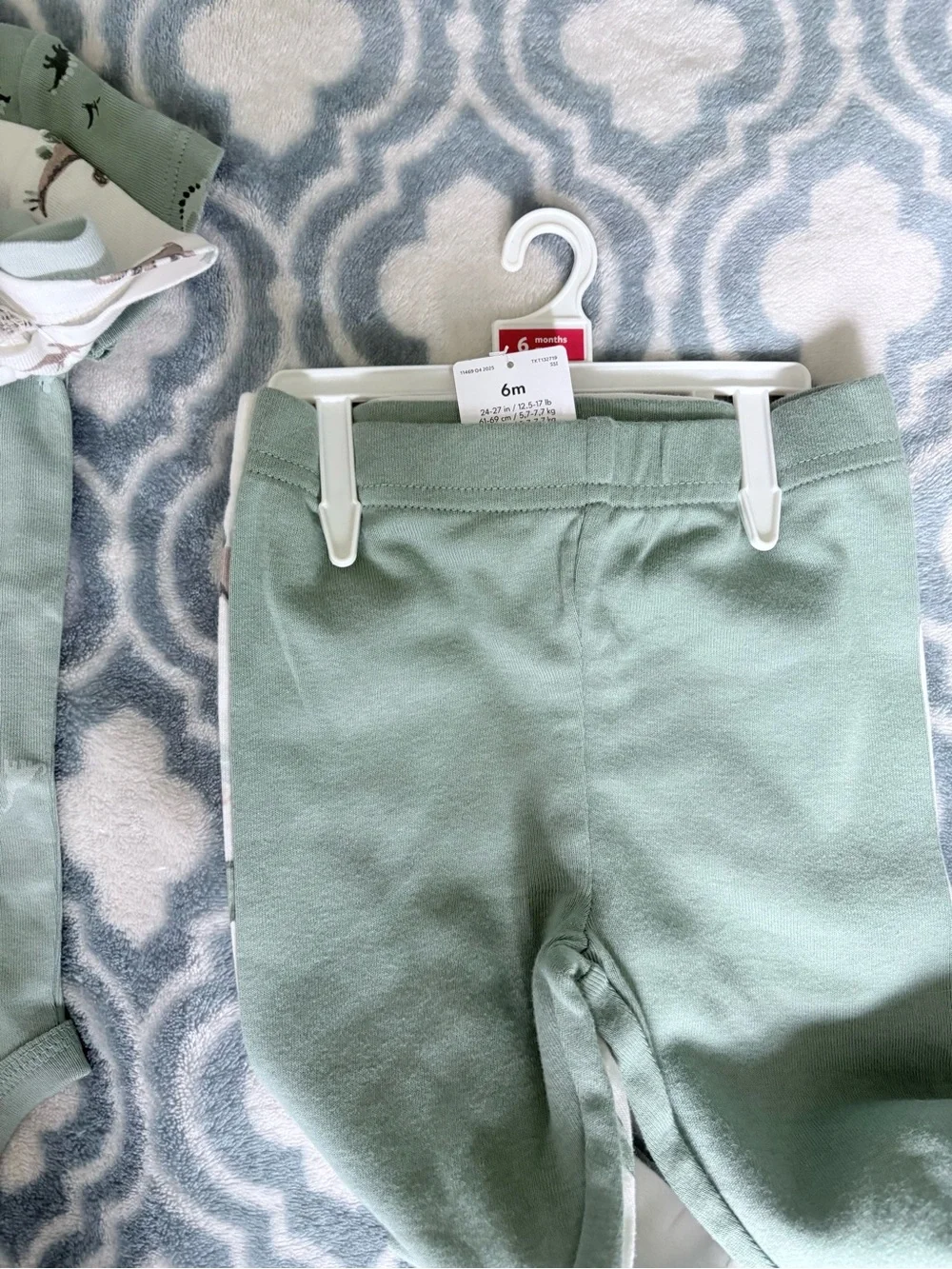 NWT 5 piece Carter's Mint Green Dinosaur Bodysuit & Pants Set Size 6 months